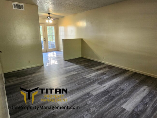 Building Photo - 2 bed/1 bath Townhouse