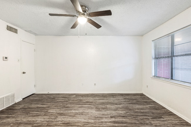 Building Photo - 1226 Baylor Ave