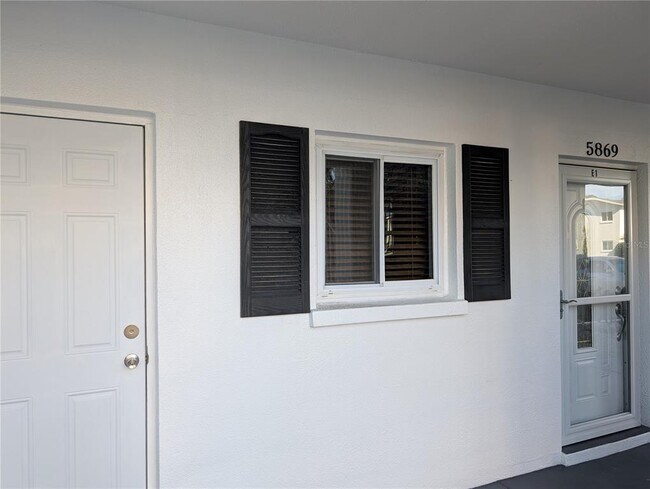 Foto del edificio - 5869 Todd St