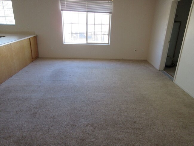 Building Photo - 2 bedroom - 2 bath - Affordable Housing with Garage!