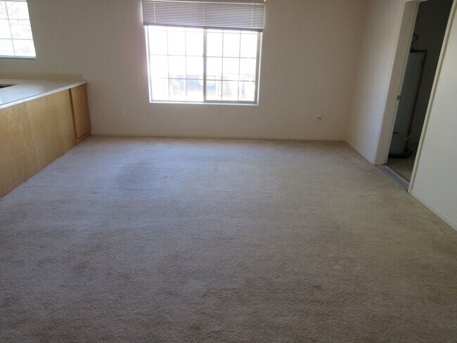 Foto del edificio - 2 bedroom - 2 bath - Affordable Housing with Garage!