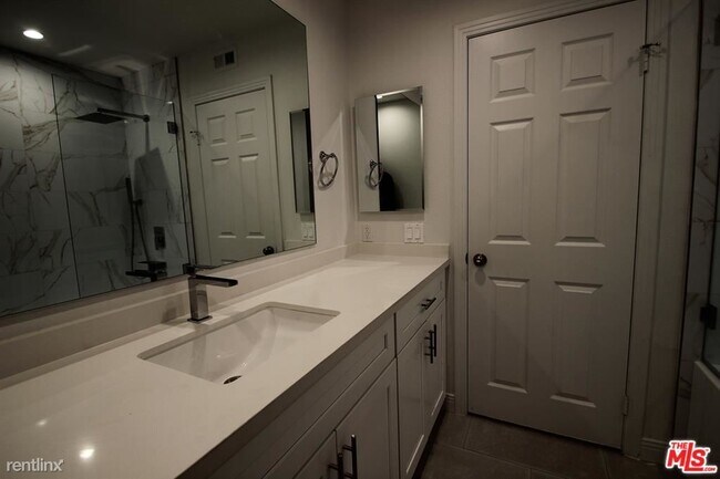 Foto del edificio - 5200 White Oak Ave