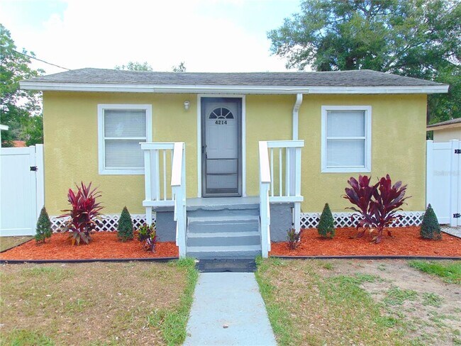Building Photo - 4214 E Palifox St