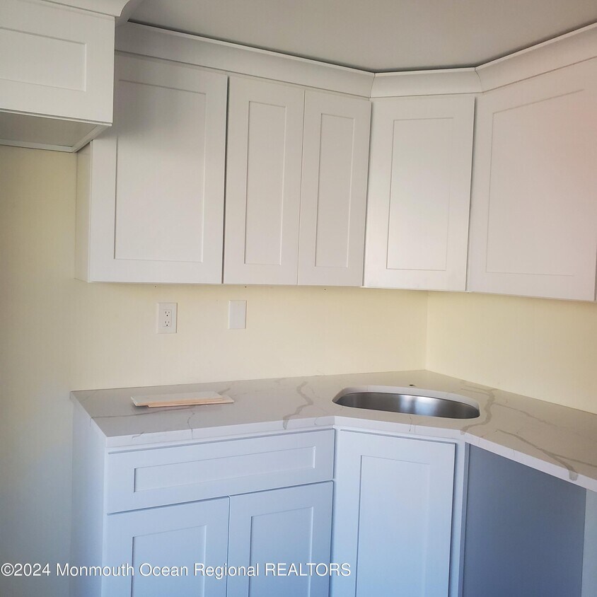 Building Photo - 310 Pewter Ct