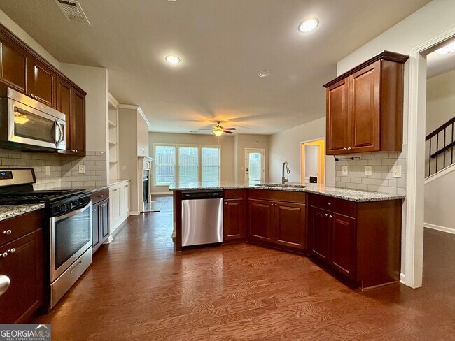 Foto del edificio - 5115 Breezewood Cir