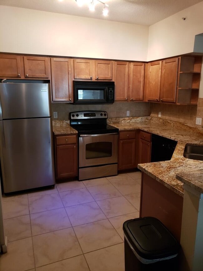 Building Photo - 1111 Myrtlewood Cir E
