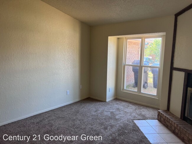 Building Photo - 2 br, 2 bath House - 6203 S.E. 47th St.