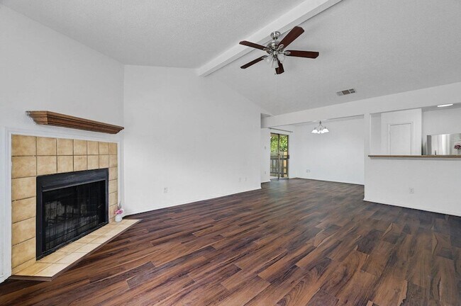 Foto del edificio - 9601 Holly Springs Dr