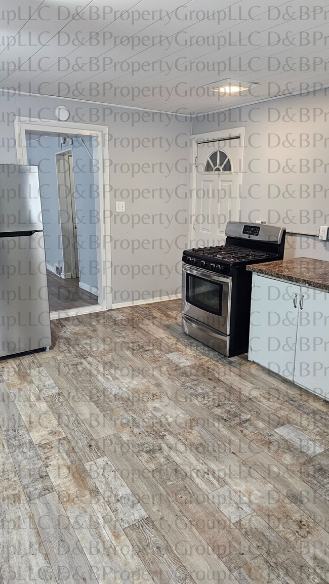 Building Photo - 939 Baraga St NE