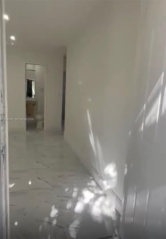 Building Photo - 505 N 24th Ave