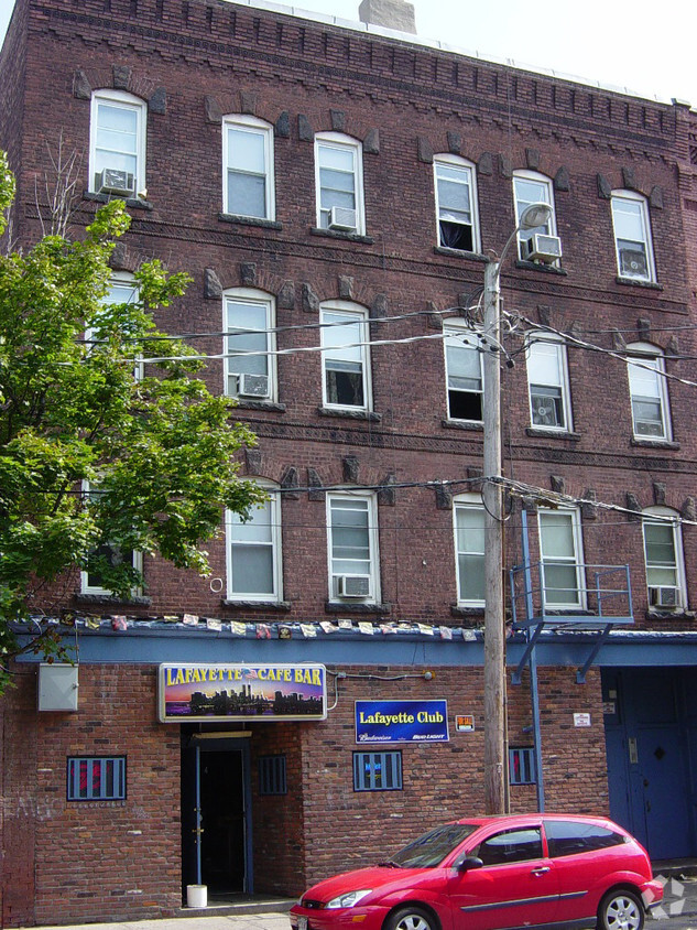 Building Photo - 524 S Bridge St