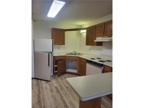 Building Photo - 609 Main St S