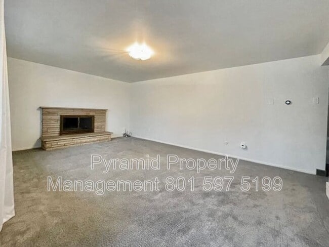 Building Photo - 874 E Angelina Ave