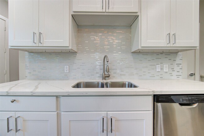 Foto del edificio - 4536 Sunflower St