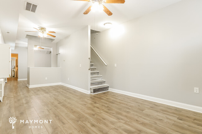 Foto del edificio - Stylish 2-Bedroom, 2.5-Bath Townhome