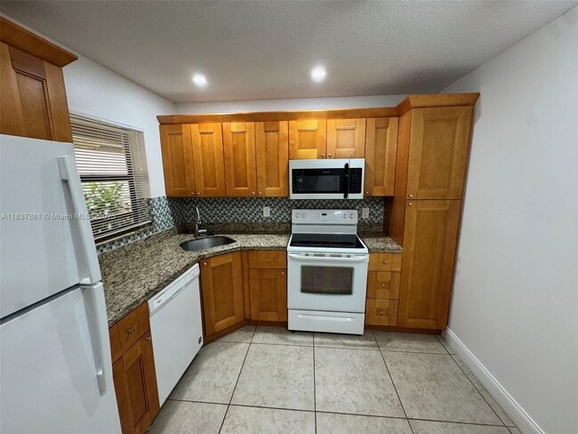 Foto del edificio - 3817 Cocoplum Cir
