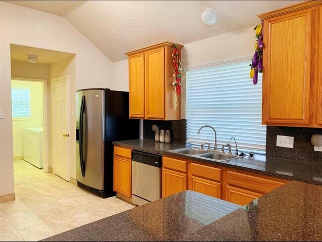 Building Photo - 11115 Heron Village Dr