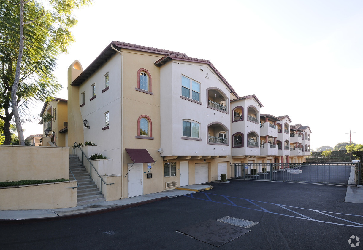 Building Photo - Linbrook Court