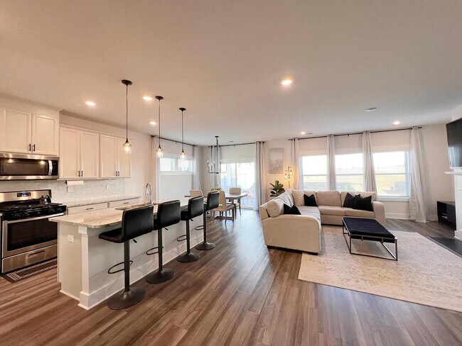 Building Photo - 214 Pewter Cir