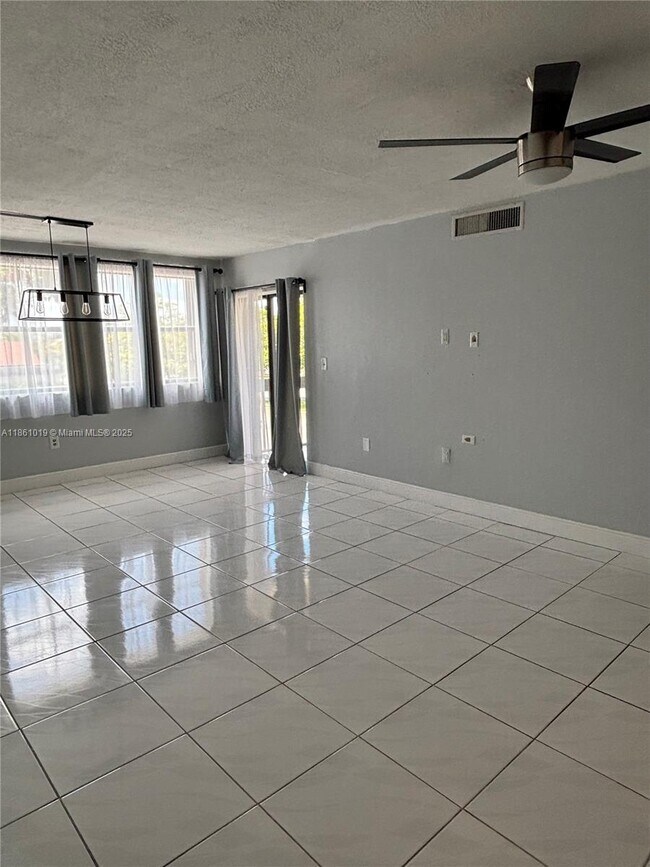 Foto del edificio - 8883 Fontainebleau Blvd
