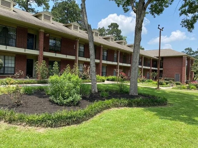 Building Photo - 200 Panorama Dr