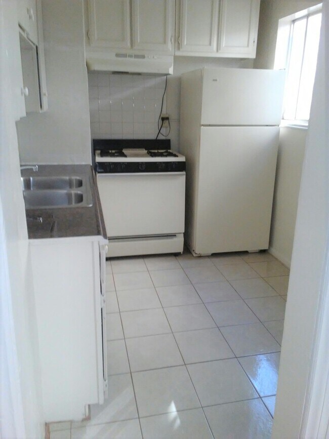 #106 - 265 Columbia Ave