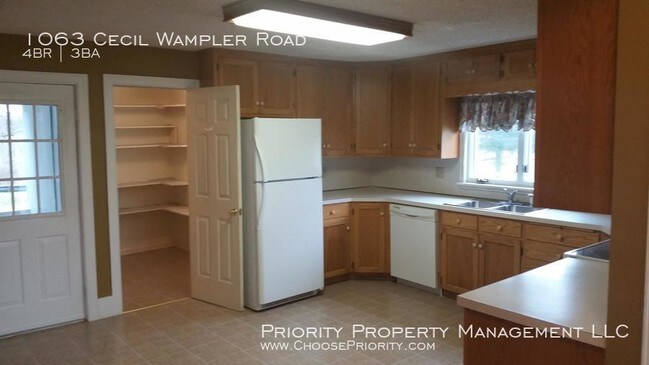 Foto del edificio - 1063 Cecil Wampler Rd