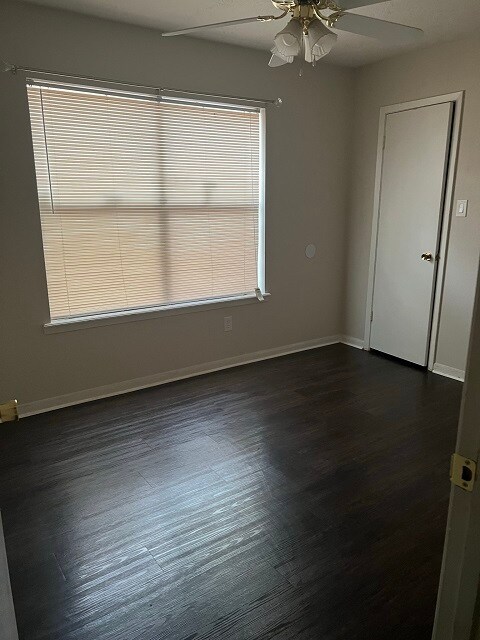 Building Photo - 4403 Robinhood Cir