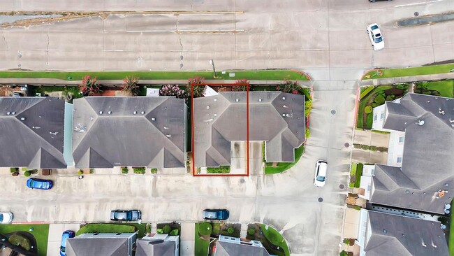 Building Photo - 6906 Woodridge Row Dr