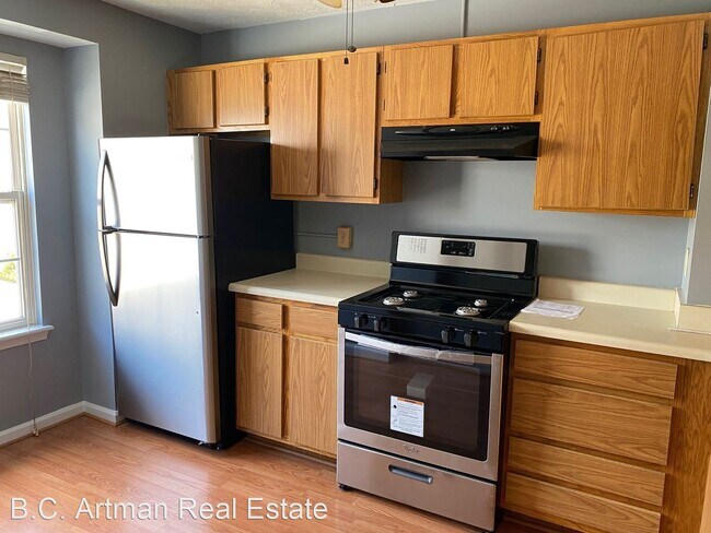 Building Photo - 2 br, 1.5 bath House - 115 Palace Court