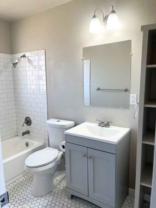 Building Photo - Beautifully renovated one bedroom on the W...