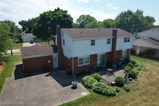 Building Photo - Spacious 4-Bedroom Colonial with Fireplace...