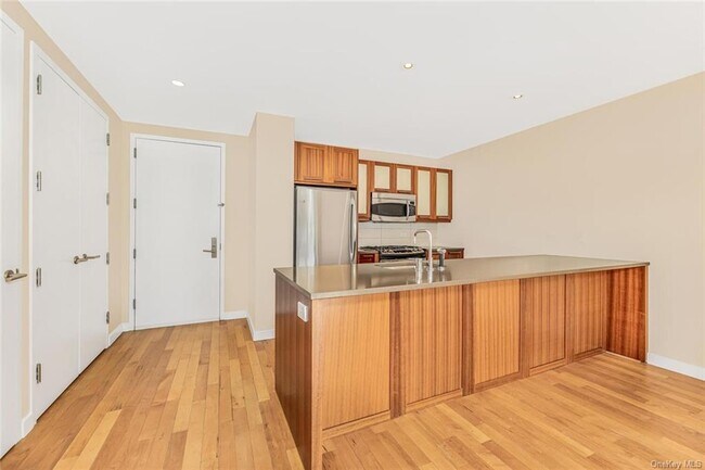 Foto del edificio - 460 W 236th St