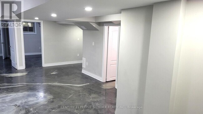 Photo du bâtiment - 33 Boathouse Rd