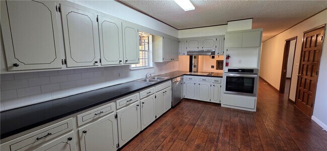 Foto del edificio - 3320 E Heritage Pkwy