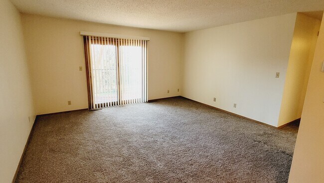 Building Photo - 3971 Fairway Hills Dr