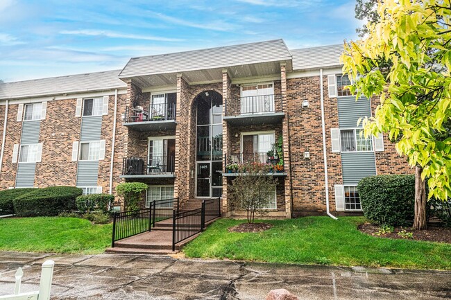 Building Photo - 1605 N Windsor Dr