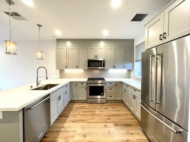 Foto del edificio - Stunning 3 story 2B/2.5BA in North Park!