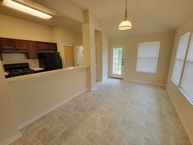 Building Photo - College Station -3 Bedroom / 2 Bath house ...
