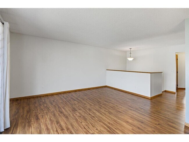 Foto del edificio - 324 W 5th St