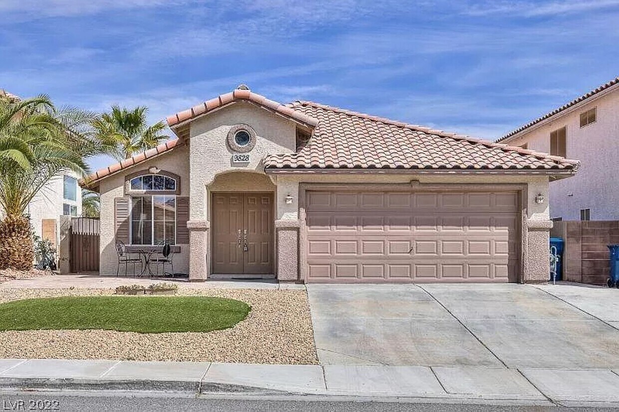 Primary Photo - FULLY FURNISHED single story home