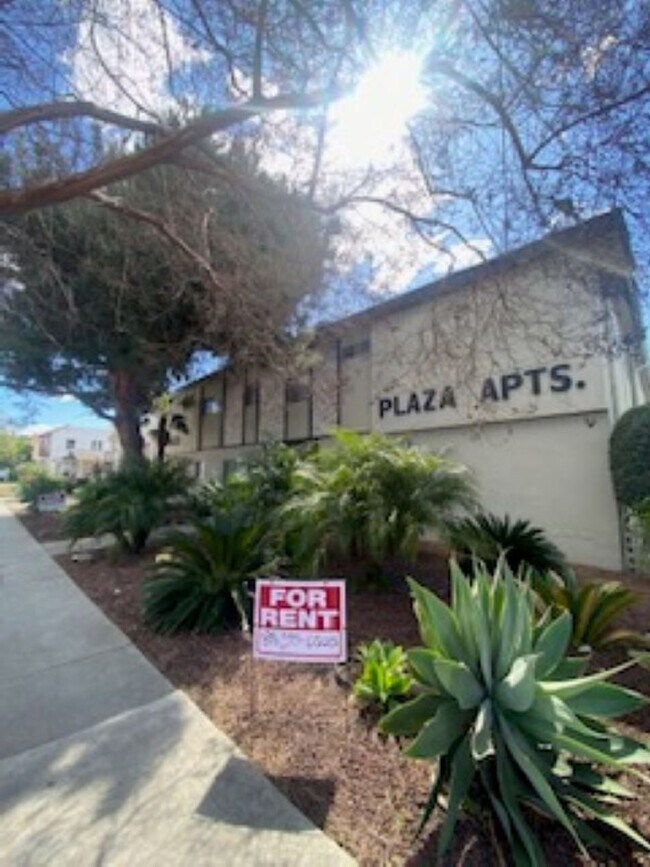 Foto del edificio - 626 E Chevy Chase Dr