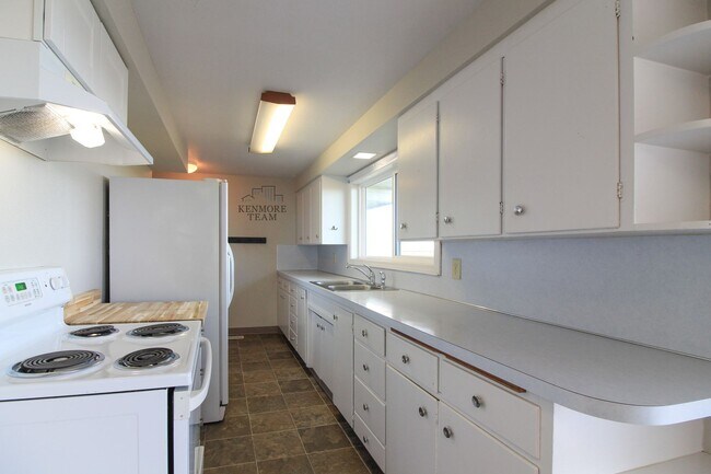 Building Photo - 2 Bedroom, 1 Bath + an Office Home in North Pasco