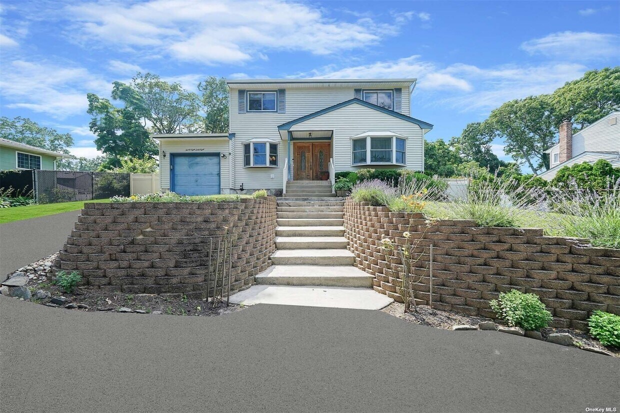 2868 Pond Rd, Ronkonkoma, NY 11779 House Rental in Ronkonkoma, NY