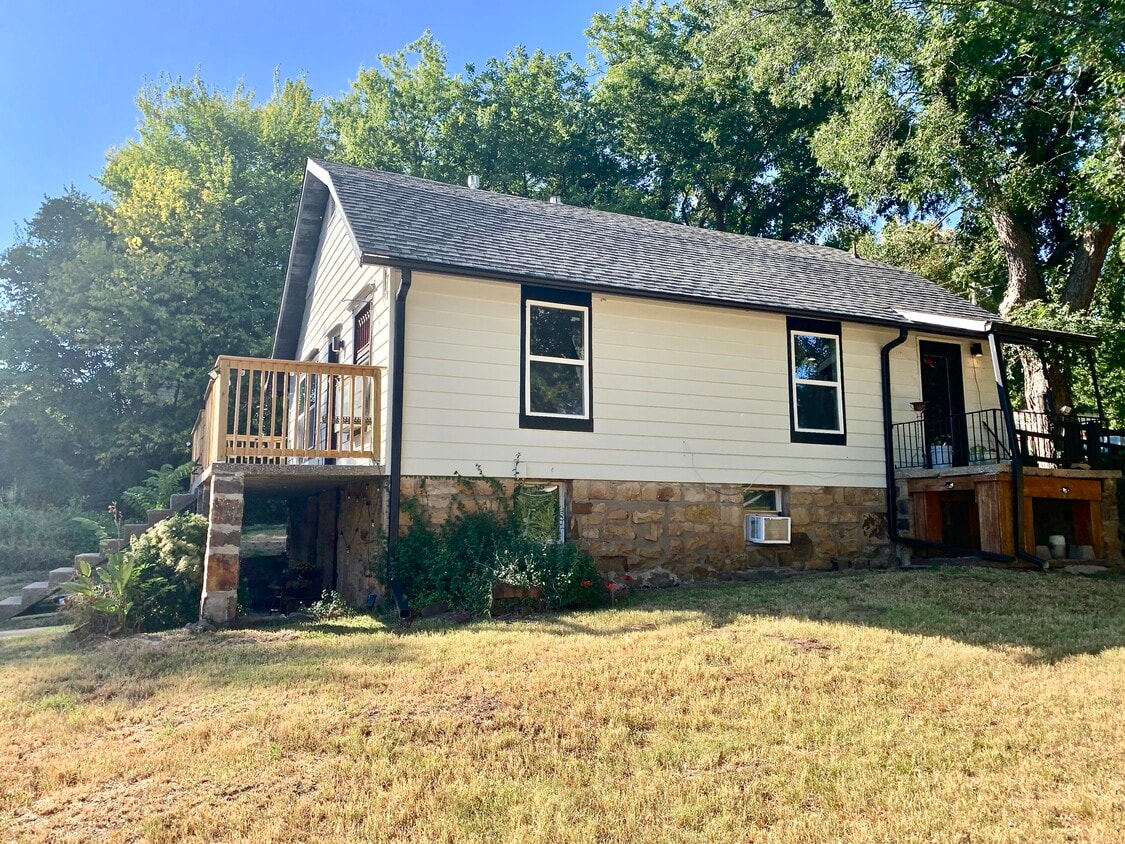 Full House View - 1415 W 1st St