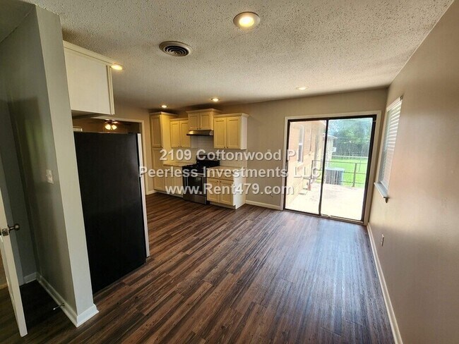 Foto del edificio - 2109 Cottonwood Pl