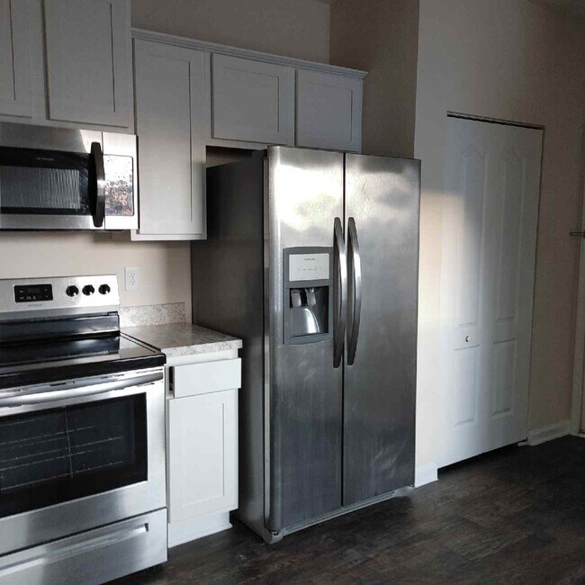 Building Photo - 8046 Echo Springs Rd