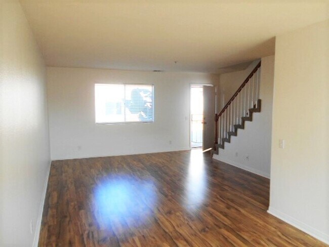 Building Photo - Vista home with a 2 car garage and additional parking