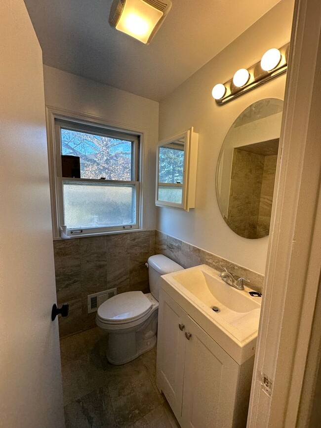 Building Photo - 2744 Lauretta Pl