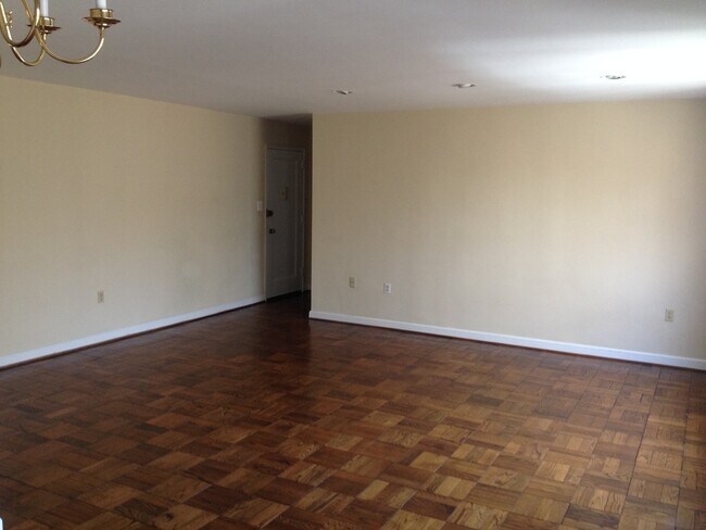 Building Photo - 4114 Davis Pl NW